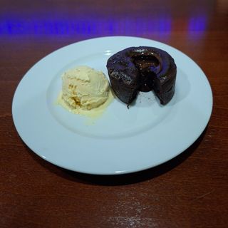 Coulant de chocolate y helado de vainilla