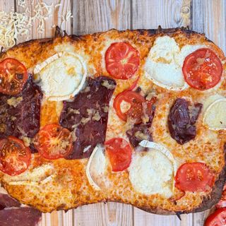 Pizza Queso De Cabra Con Cecina