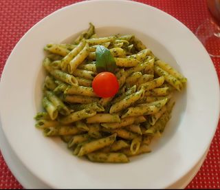 Spaghetti O Macarrones Al Pesto