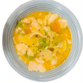 Pollo tailandés casero (秘制冬阴功鸡肉套饭)