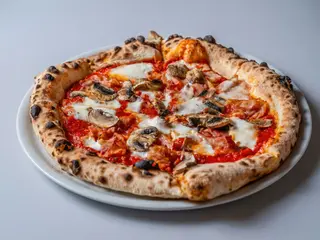 Pizza Prosciutto Funghi