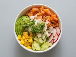 18. Poke De Quinoa Y Salmón