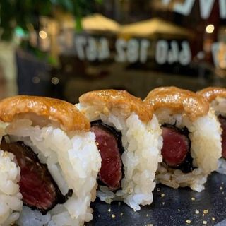 Uramaki de filet de vedella i foie