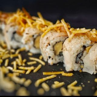 URAMAKI BACALAO DORADO