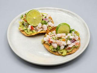 Tostadas De Ceviche Mixto (2 unids)