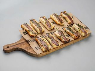 Anchoas Cantábrico Con Mantequilla Ahumada Sobre Pan Brioche (6 Ud)