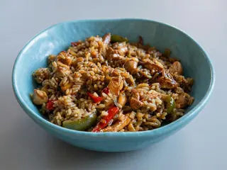 Wok De Arroz Con Pollo Y Gambas
