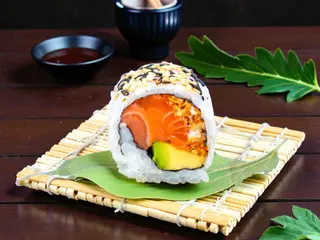 Crazy Salmón Roll (8 Uds.)