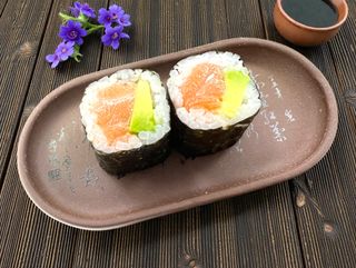 Maki Salmón Con Aguacate (8 Uds.)