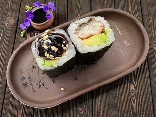 Maki Anguila Con Aguacate (8 Uds.)