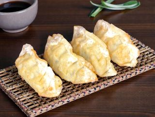 Gyozas de pollo fritas (4 Uds.)