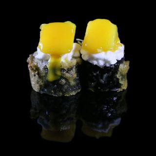 Maki Tempurizado De Mango Y Queso.