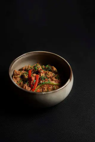 Yakimeshi de pollo