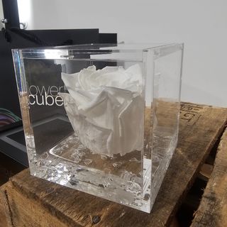 Blanco Cube Premium con aroma a rosas