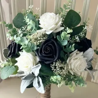 ¡NOVEDAD! BOUQUET DE ROSAS NEGRAS Y BLANCAS