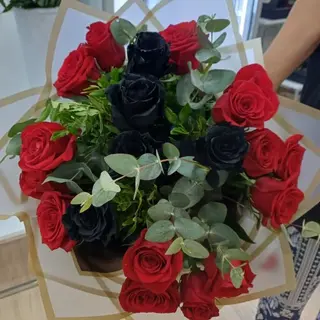 RAMO DE 15 ROSAS ROJAS + 5 ROSAS NEGRAS