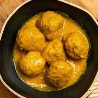 Albóndigas En Salsa De Almendras