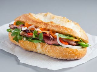 Bocadillo De Cerdo A La Barbacoa Estilo Vietnamita