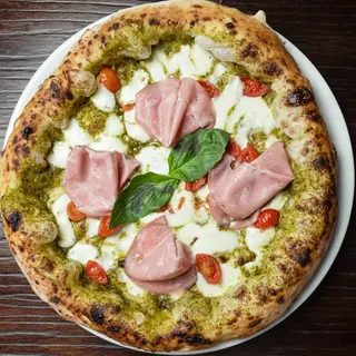 Pizza Pesto Genovesa y Mortadella