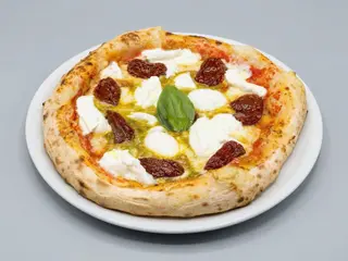 Pizza Bufala y Pesto