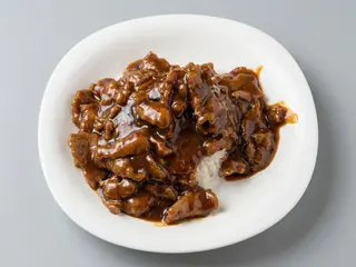 Arroz Blanco Con Salsa De Ternera