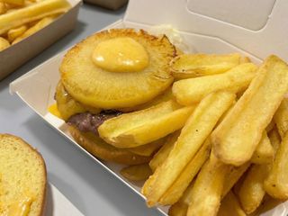 Hamburguesa hawaiana