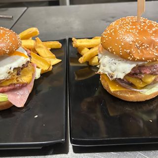 Hamburguesa pollo bacon y queso