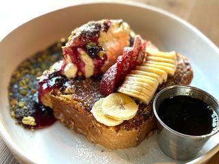 French Toast & Frutas