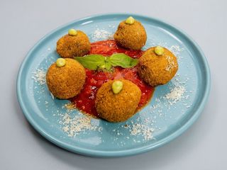 Albóndigas De Berenjenas con pan Artesano