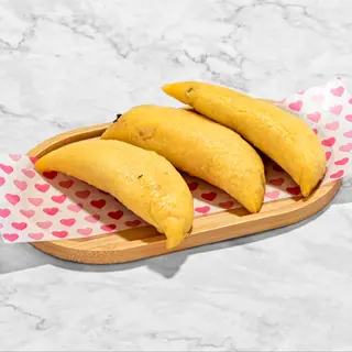 Mini Empanada De Maíz Rellena De Pollo (3 Ud.)