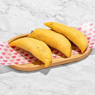 Mini Empanada De Maíz Rellena De Pollo (3 Ud.)