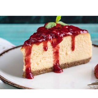 Tarta de queso con mermelada de fresa