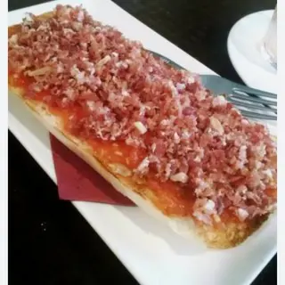 Tostadas entera con jamón de pisquitos