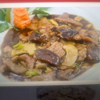 35 - Ternera con bambú y setas chinas