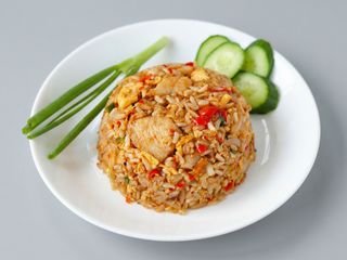 Arroz frito tailandés  con pollo 