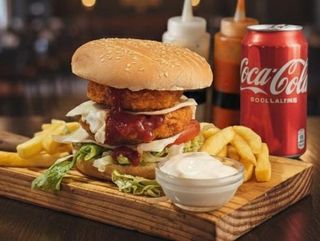 MENU HAMBURGUESA DE POLLO EMPANDA DOBLE