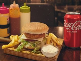 MENU HAMBURGUESA DE POLLO EMPANDA SIMPLE