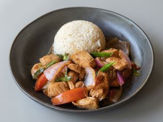 Pollo Saltado