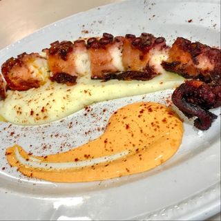 Pulpo Emparrillado Con Alioli De Pimientos