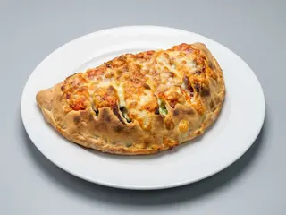 24. Pizza Calzone Especial (30 Cm.)