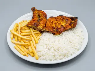 1/2 Pollo A La Brasa Con Ensalada Y Arroz
