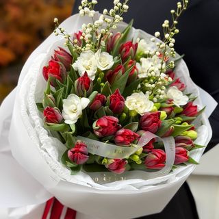 'Spring Amour' Red Tulip Bouquet