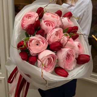 'Femme Radiance' Tulip & Ranunculus Bouquet