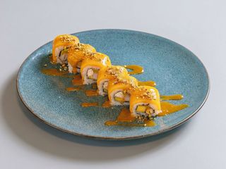 Uramaki Mango Con Queso Crema
