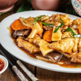 Pollo con setas y bambú （双冬鸡）