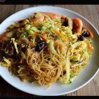 Fideos fritos de la casa