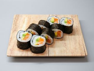 Futomaki De Salmón Y Aguacate (10 Uds.)