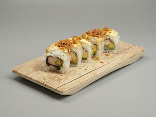 Uramaki de surimi con aguacate(8Uds)
