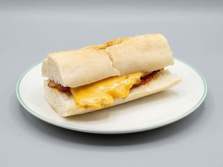 BOCADILLO DE BACON Y QUESO