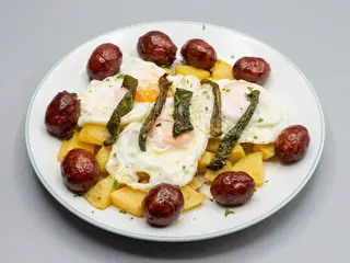 Ración De Huevos Rotos con Jamón